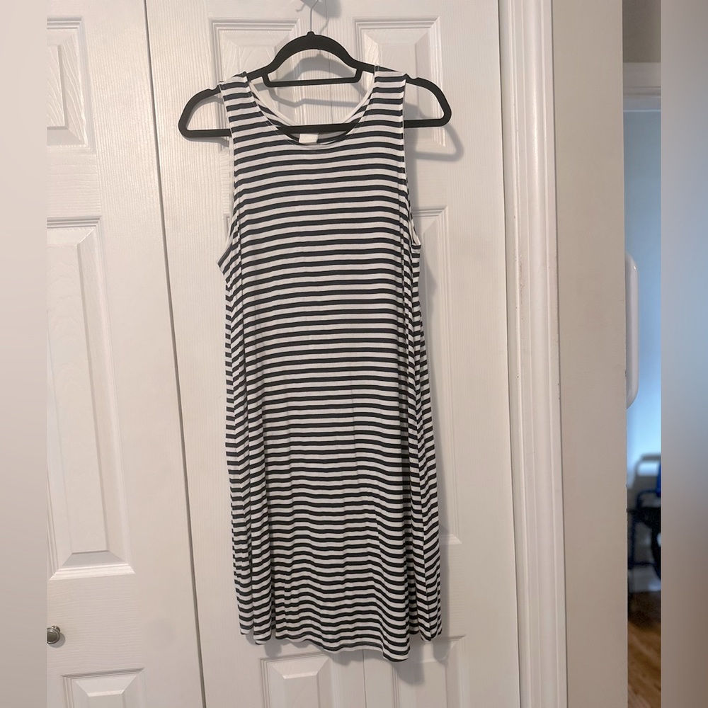 NWT H&M casual tank dress, not very mini just not maxi and not quite midi.